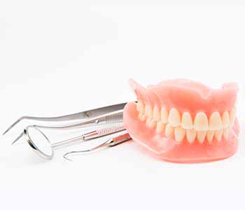 Troy, MI oral health specialists fit you with the best dentures to reverse