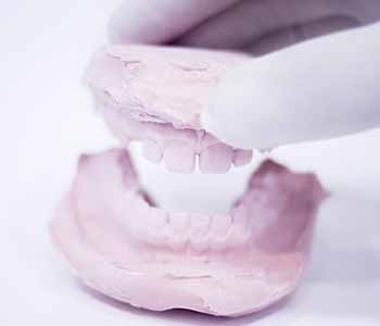 What kinds of dentures are available in the Shelby Township area