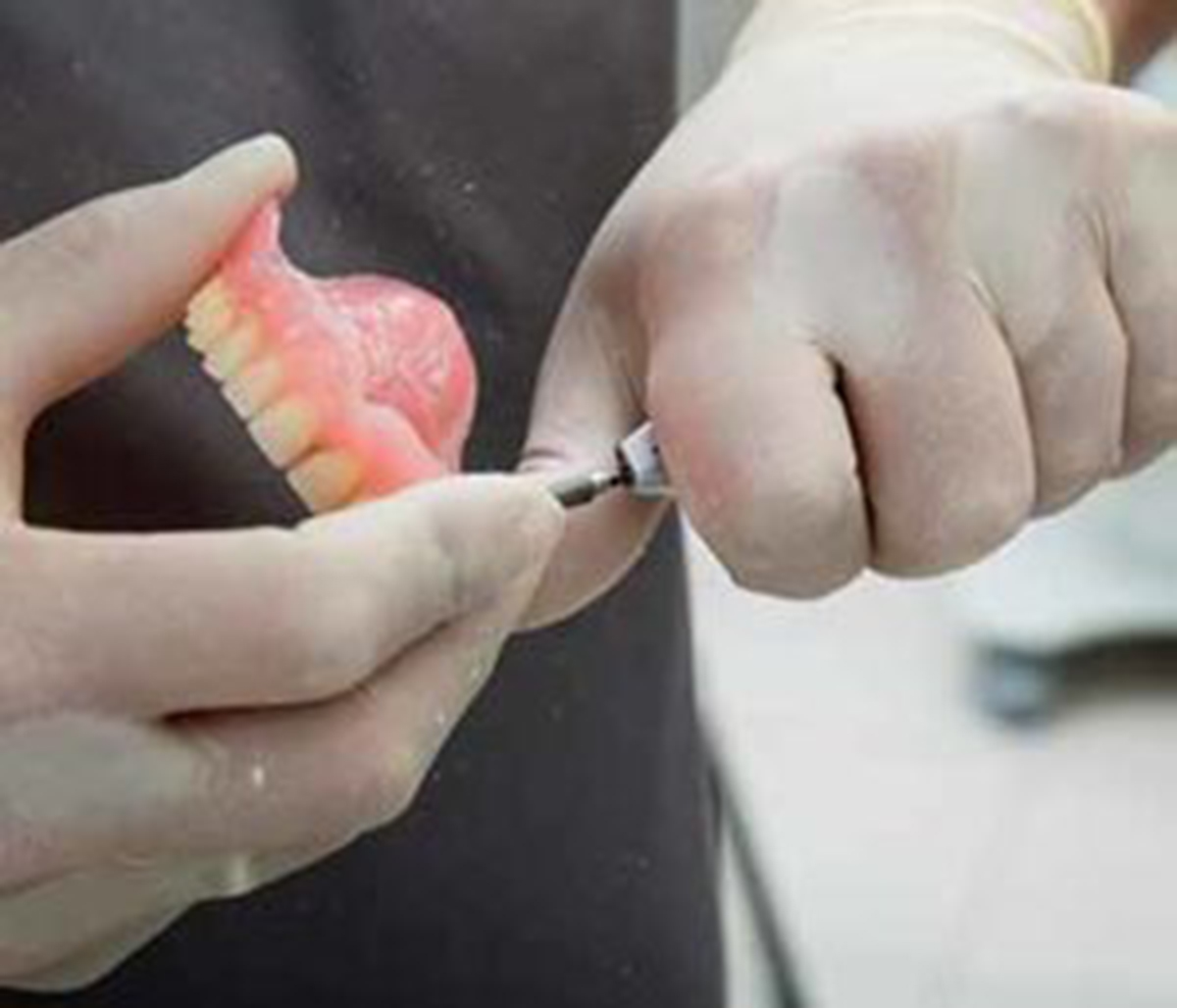 Rochester Hills dentist offers snap-in dentures